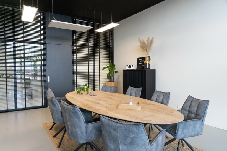 Flexkantoor L — vergaderruimte met daglicht