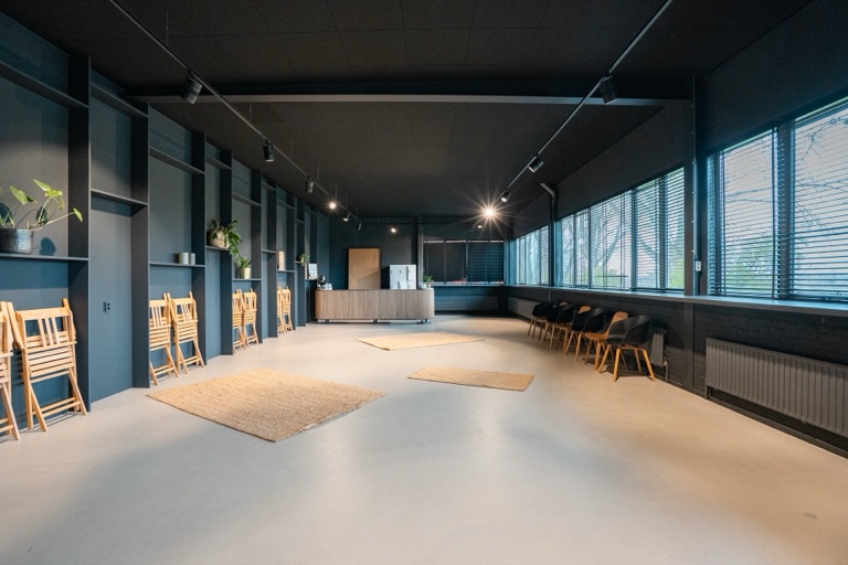 Workshopruimte — overzicht van de zaal
